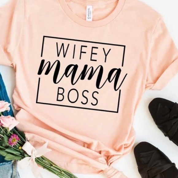 Gildan Tops - Cute 🥰 Women 👕 t-shirt